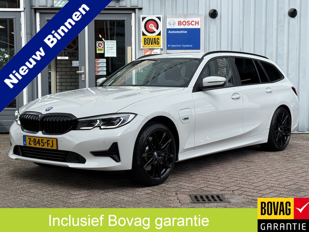 BMW 3-Serie Touring 330e High Executive | LASER LED | 19 " |  CAMERA | HEAD-UP | ELEKTR KLEP | NAVI | CARPLAY |