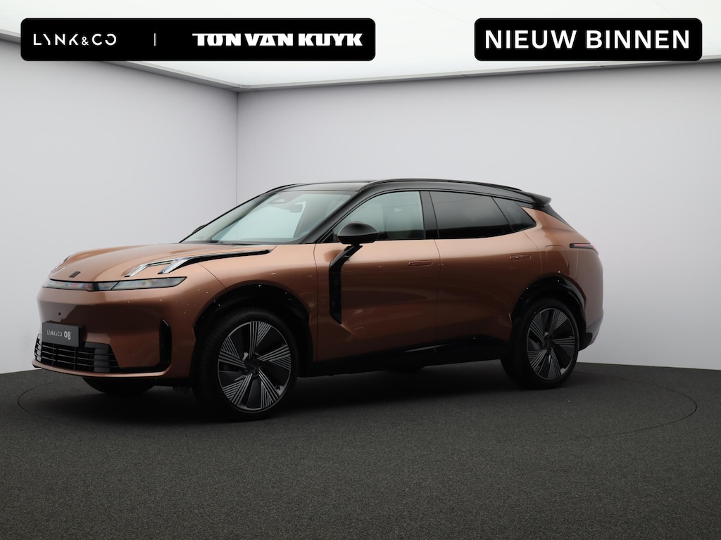 Lynk & Co 08 1.5 More / Panoramadak / 360 Camera / Harman Kardon audio / Massage + Ventilatie voorstoelen / Stuur+Voorstoelen+Achterbank Verwarmd / 21-Inch /