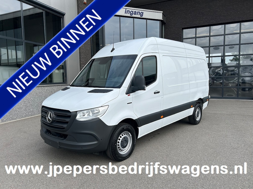 Mercedes-Benz eSprinter 320 L2 H2 Pro 81kWh / Snel laden 115Kw / Trekhaak / Parkeersensoren / MBUX / Navigatie / Camera / Cruise control / Airco / 270 Graden achterdeuren