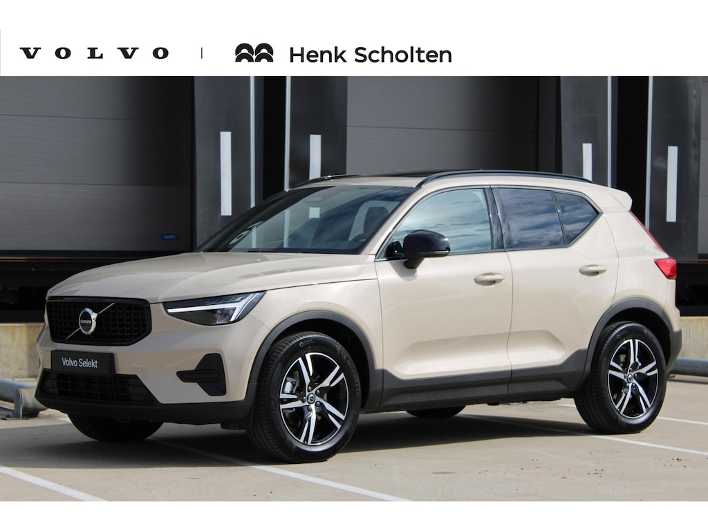 Volvo XC40 B4 Plus Dark | Panoramadak | Trekhaak | Verwarmbare voorstoelen en stuurwiel | Premium audio by Harman Kardon | Adaptieve cruise control