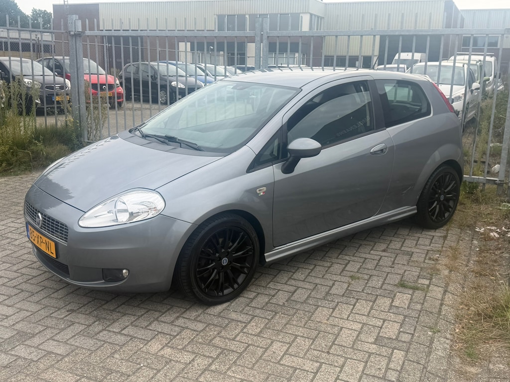 Fiat Punto Grande 1.4-16V Sport 120PK NL AUTO NAP! NIEUW DISTRIBUTIE! AIRCO ECC l ELEK PAKKET l LMV l MTF STUUR! ZELDZAAM MOOI!