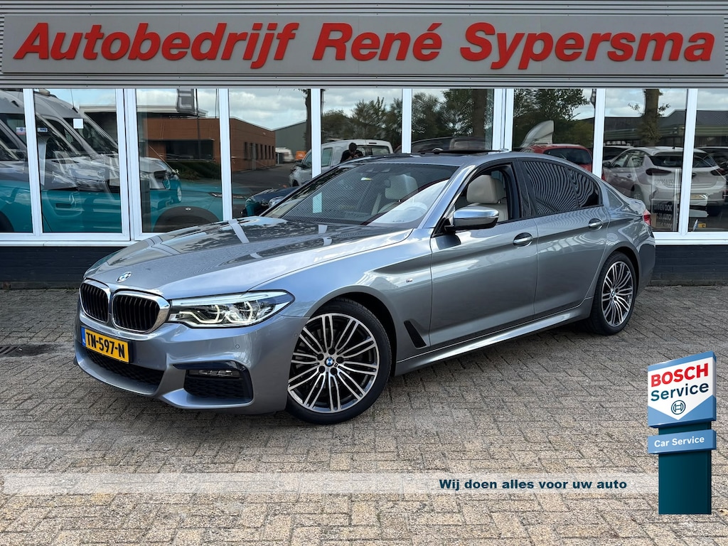 BMW 5-Serie 520i High Executive | M Pakket | Schuif/kanteldak | Sfeerverlichting | Apple Carplay