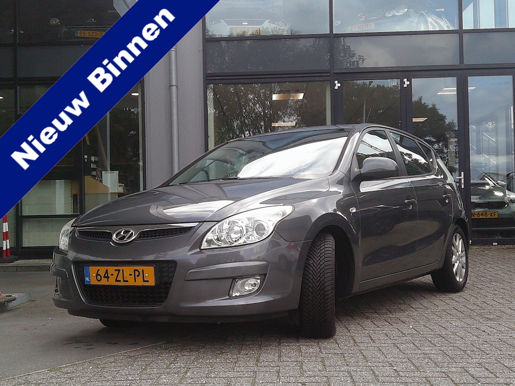 Hyundai i30 1.6i Style Staat in De Krim