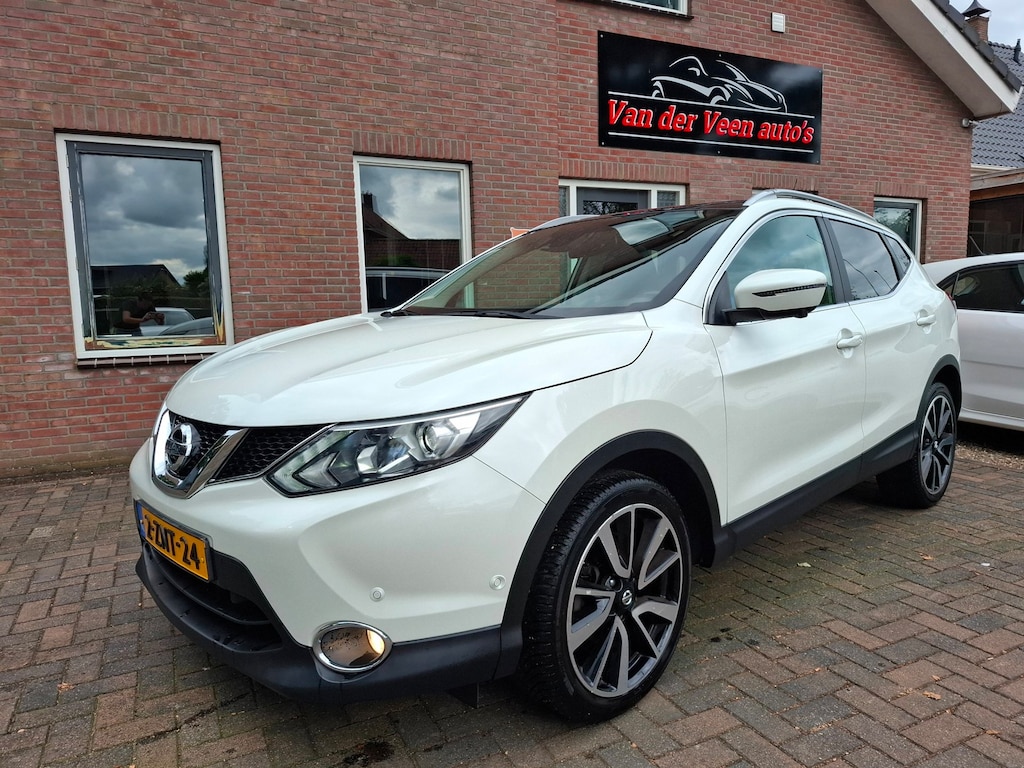 Nissan Qashqai 1.2 Connect Edition. Leder, stoelverw, pano, 360 camera, cruise, navigatie, trekhaak, LED. Prijs incl garantie.