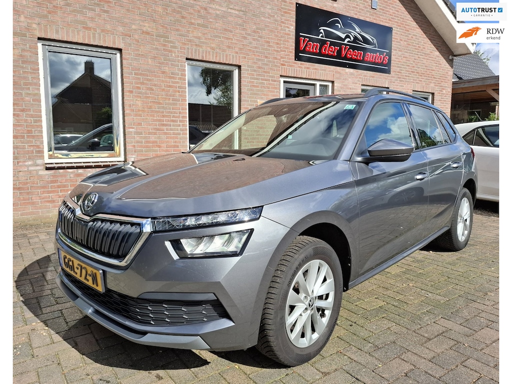 Skoda Kamiq 1.0 TSI Ambition. Stoelverwarming, cruise, carplay, navi*, trekhaak, etc. Dealer onderhouden. Prijs incl garantie.