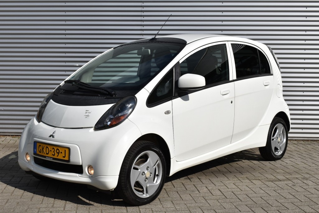 Mitsubishi i-MiEV 4-PERSOONS 16 KWH / CLIMATE-CONTROL / STOELVERWARMING / STADSAUTO /