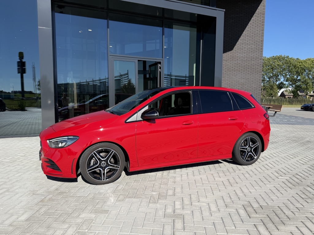 Mercedes-Benz B-klasse 180 Bus. Sol. AMG | Pano | Camera | CarPlay |
