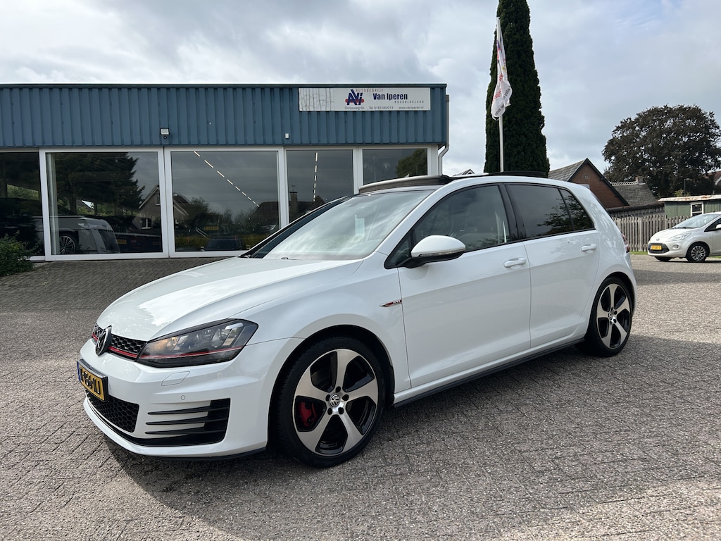 Volkswagen Golf 2.0 TSI GTI