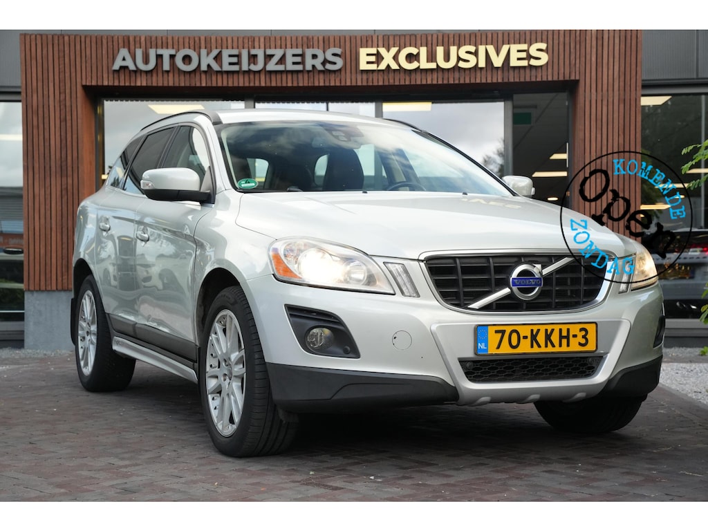 Volvo XC60 2.4D Momentum Dakspoiler Multifunctioneel stuurwiel Emergency braking Parkeersensoren achter