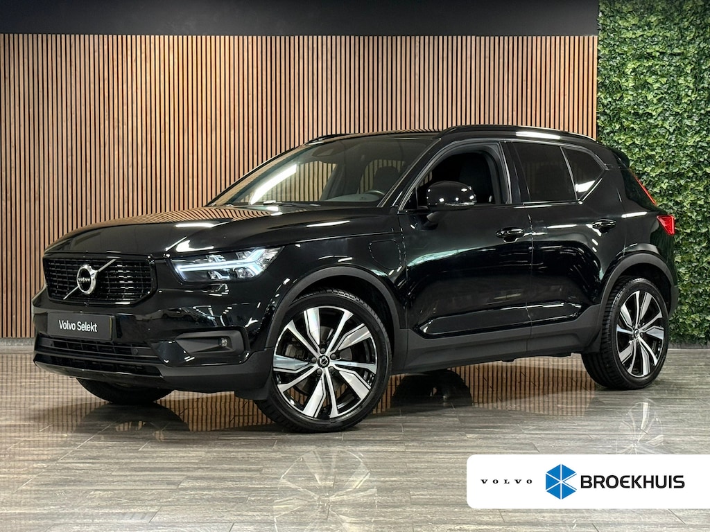 Volvo XC40 T4 Recharge R-Design T4 Recharge R-Design | Bestuurdersstoel elektrisch geheugen | Adaptieve Cruise Control | Stoel en Stuurwielverwarming | Parkeercamera | Standkachel met Volvo On Call App | Pilot Assist | BLIS Dode Hoek Detectie | Parkeersensoren voor+achter | Passagiersstoel elektrisch | 20 Inch | Zitting velenging voorstoelen | Keyless Drive | Climate Control L+R | Regensensor | Privacy Glass | Automatisch dimmende binnen en buitenspiegels | Elektrisch bedienbare achterklep | DAB Radio | Apple Carplay/Android Auto | Volvo On Call met mobiele App functie | Onyx Black Metallic |