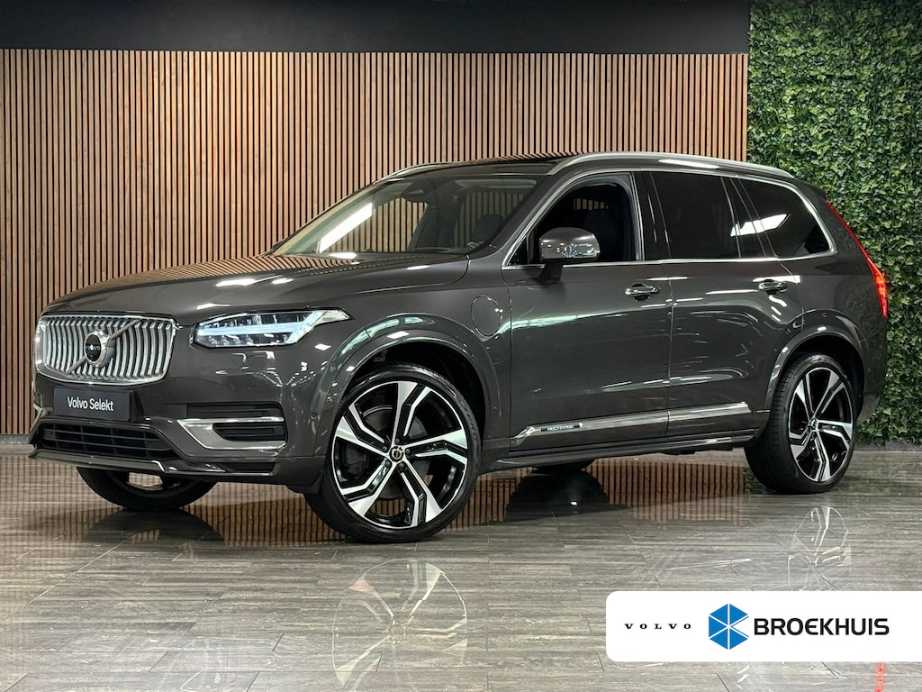 Volvo XC90 T8 AWD Recharge Ultra Ultimate Bright | Bowers & Wilkins | Luchtvering | Trekhaak | 360 Camera | Head-Up Display | 455pk | Adaptieve Cruise Control | Stoelverwarming voor+achter | Stuurwielverwarming | Schuifdak | 22 Inch | Full LED  Meesturende koplampen | Standkachel met Volvo On Call App | Pilot Assist | BLIS Dode Hoek Detectie | Alcantara hemelbekleding | Lederen handgrepen en zonnekleppen | Elektrische voorstoelen geheugen | Nappa Lederen bekleding | Zitting verlenging voorstoelen | Lederen Dashboard | Google Infotainment | Keyless Drive | Parkeersensoren voor+achter | Privacy Glass | Elektrisch bedienbare achterklep | Geïntegreerde zongordijnen achterportieren | Geïntegreerd kinderzitje achterin | 7-Persoons | 4-Zone Climate Control | DAB Radio | Apple Carplay/Android Auto | Draadloos telefoon opladen | Volvo On Call met mobiele App functie | Platinum Grey Metallic |