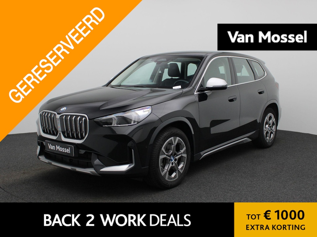 BMW iX1 xDrive30 (200kW) | Climate Control | Stoelverwarming | Parkeersensoren | Achteruitrijcamera | Lichtmetalen Velgen |