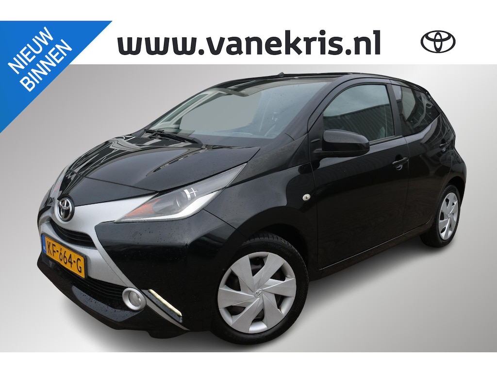 Toyota Aygo 1.0 VVT-i x-play , Achteruitrijcamera, DAB Radio