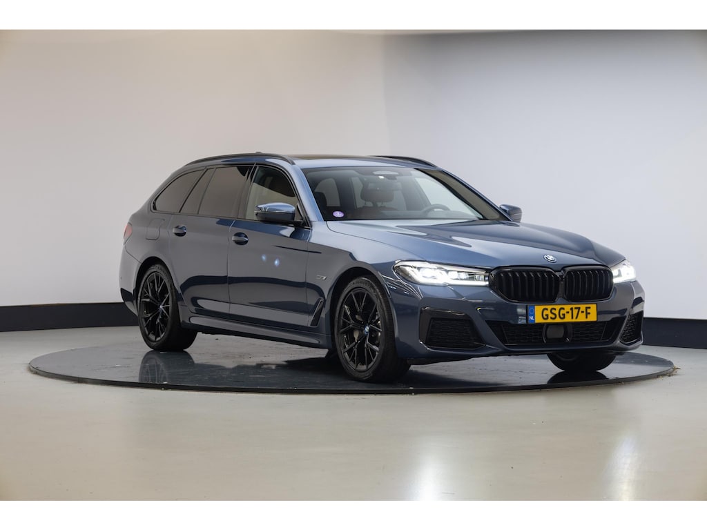 BMW 5-Serie Touring 530e xDrive High Executive | M-Sport | Co-Pilot | Panorama dak | Trekhaak | H&K |