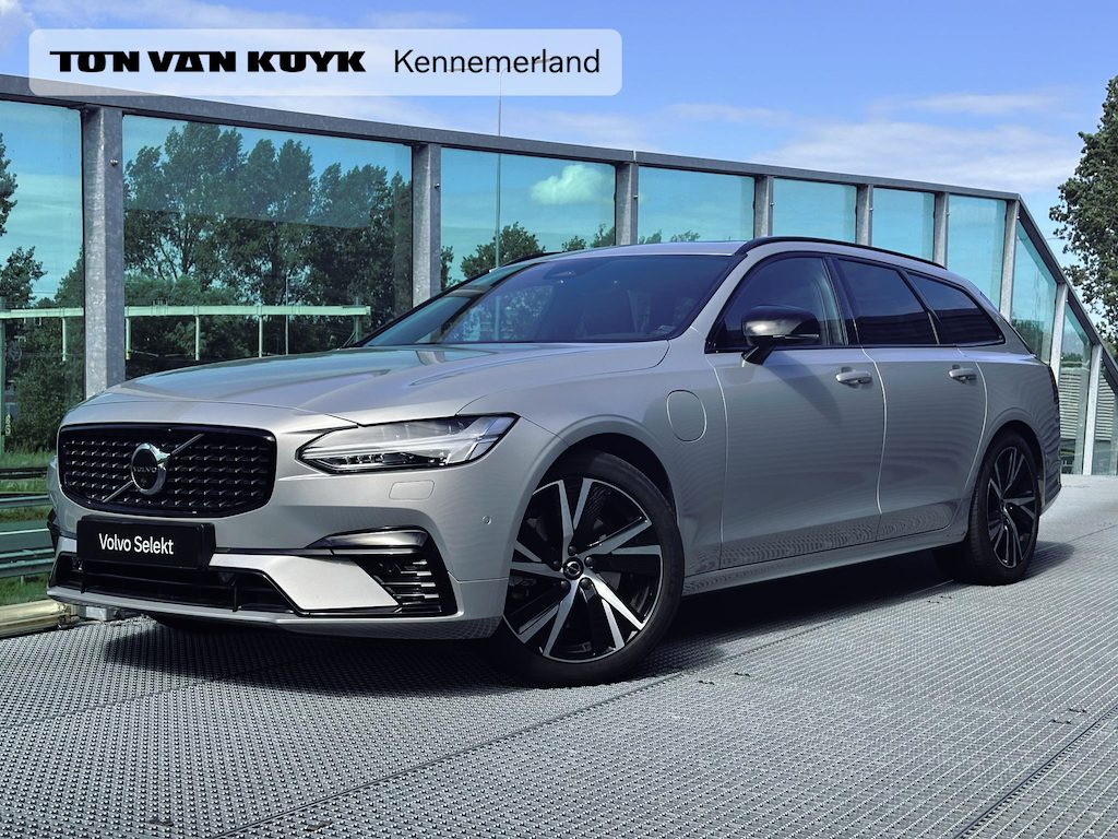 Volvo V90 2.0 T8 Plug-in hybrid AWD Ultimate Dark Volvo V90 2.0 T8 Recharge AWD Ultimate Dark / Pano. dak / Trekhaak / Harman kardon / Elek. verstelbare stoelen / Voor+achter+stuur verwarmd / Leder / Head-up display /