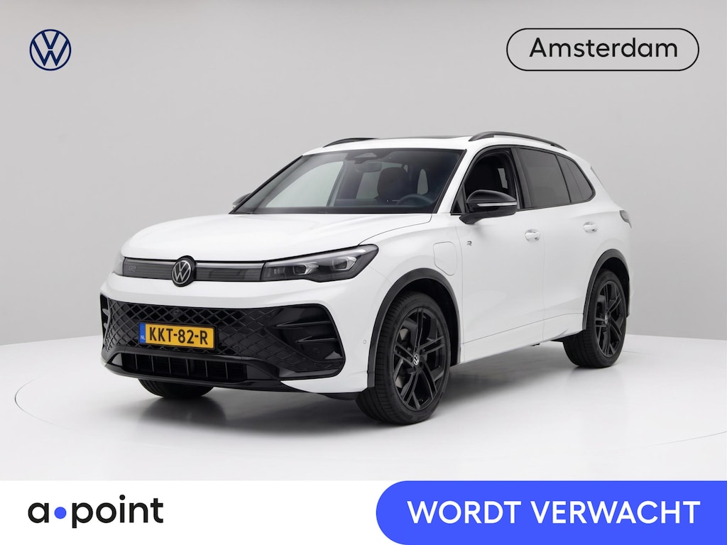 Volkswagen Tiguan 1.5 eHybrid R-Line Edition 204 pk Automaat (DSG) | Verlengde garantie | Navigatie | Panoramadak | Trekhaak (wegklapbaar) | Parkeersensoren (Park assist) | Rondomzicht camera | Stoelverwarming | R-Line |