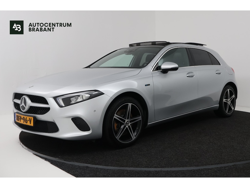 Mercedes-Benz A-klasse 250 e Business Solution AMG Limited (PANORAMADAK, SFEERVERLICHTING, BURMEISTER, CAMERA, SFEERVERLICHTING, STOELVERWARMING)