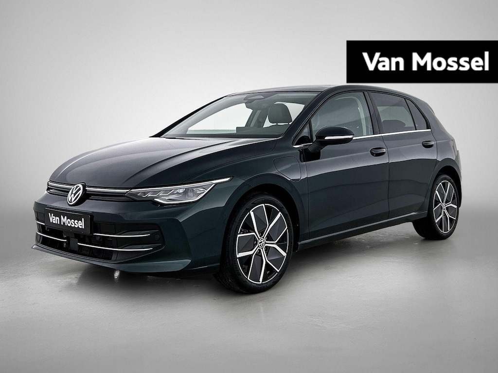 Volkswagen Golf 1.5 eHybrid Style Edition | Trekhaak | Panoramadak | Apple Carplay | Android Auto | Stoelverwarming | Dodehoeksensoren | 18" lichtmetalen velgen | Dodehoeksensoren | Elektrisch verstelbare stoelen | Stuurverwarming |