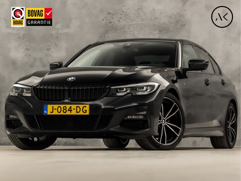 BMW 3-Serie 320i M Sport 184Pk Automaat (APPLE CARPLAY, M PAKKET, LEDER/ALCANTARA, STOELVERWARMING, SPORTSTOELEN, GETINT GLAS, SFEERVERLICHTING, FLIPPERS, NIEUWE APK, NIEUWSTAAT)