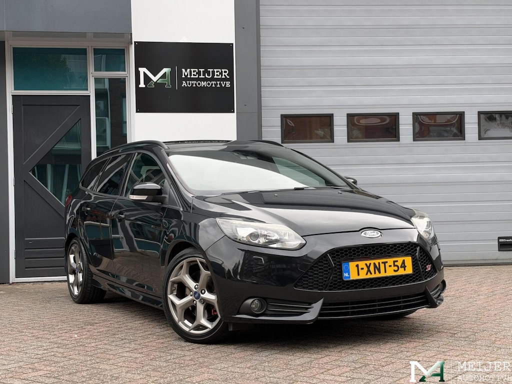 Ford Focus Wagon 2.0 EcoBoost ST-3|251PK|Recaro|Leder|Camera|Lane|BLIS|Keyless|Xenon|Stoelv.