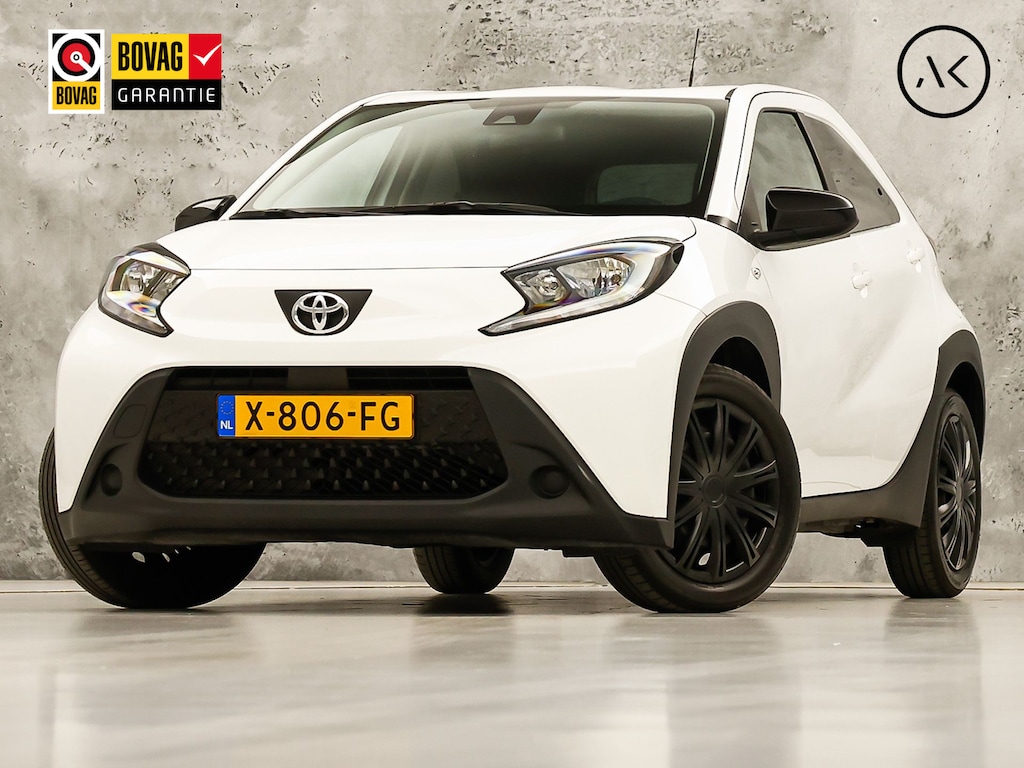 Toyota Aygo X 1.0 VVT-i MT Play (APPLE CARPLAY, NAVIGATIE, GETINT GLAS, ADAPTIVE CRUISE, SPORTSTOELEN, LANE ASSIST, CAMERA, NIEUWSTAAT)