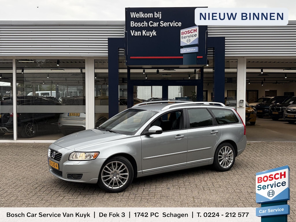 Volvo V50 2.4i Edition II / Automaat / NL-Auto / Dealer-Onderhouden / Vol-Leder / 2e-Eigenaar / Elektr.-Stoelen met Geheugen / Cruise-Control / Afneembare-Trekhaak / Climate-Control / Armsteun V+A / Radio / Navi / PDC-Achter / 17'' LMV / All-Season / ENZ.