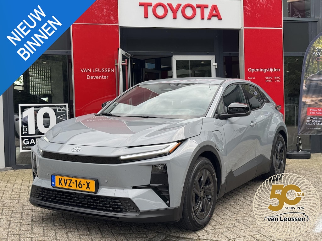 Toyota C-HR / C-HR+ First Edition 77 kWh WARMTEPOMP EL-ACHTERKLEP PRIVACY-GLASS 18"LMV BLIND SPOT STOELVERW. P-SENSOREN