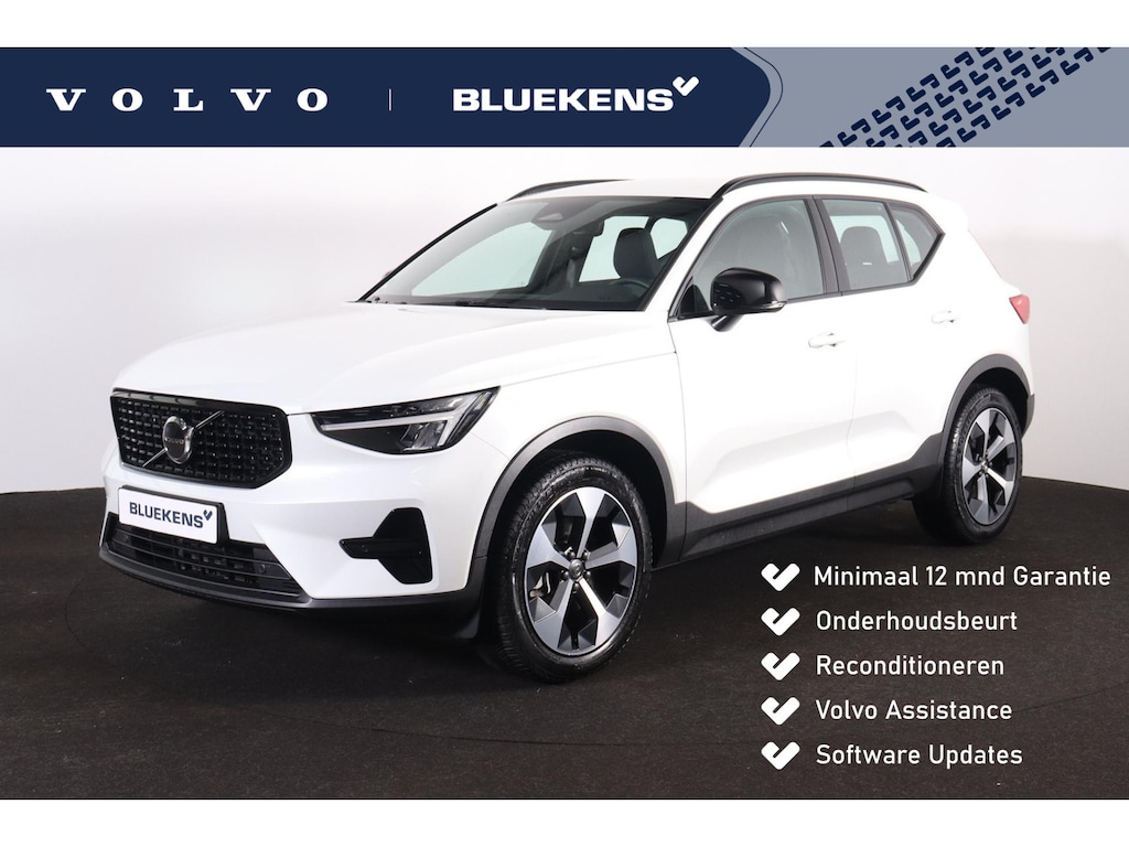 Volvo XC40 B4 Plus Dark - IntelliSafe Assist & Surround - Harman/Kardon audio - Parkeercamera achter - Verwarmde voorstoelen & stuur - Parkeersensoren voor & achter - Elektr. bedienb. voorstoelen met geheugen links - Draadloze tel. lader - Inklapbare trekhaak - 19' LMV