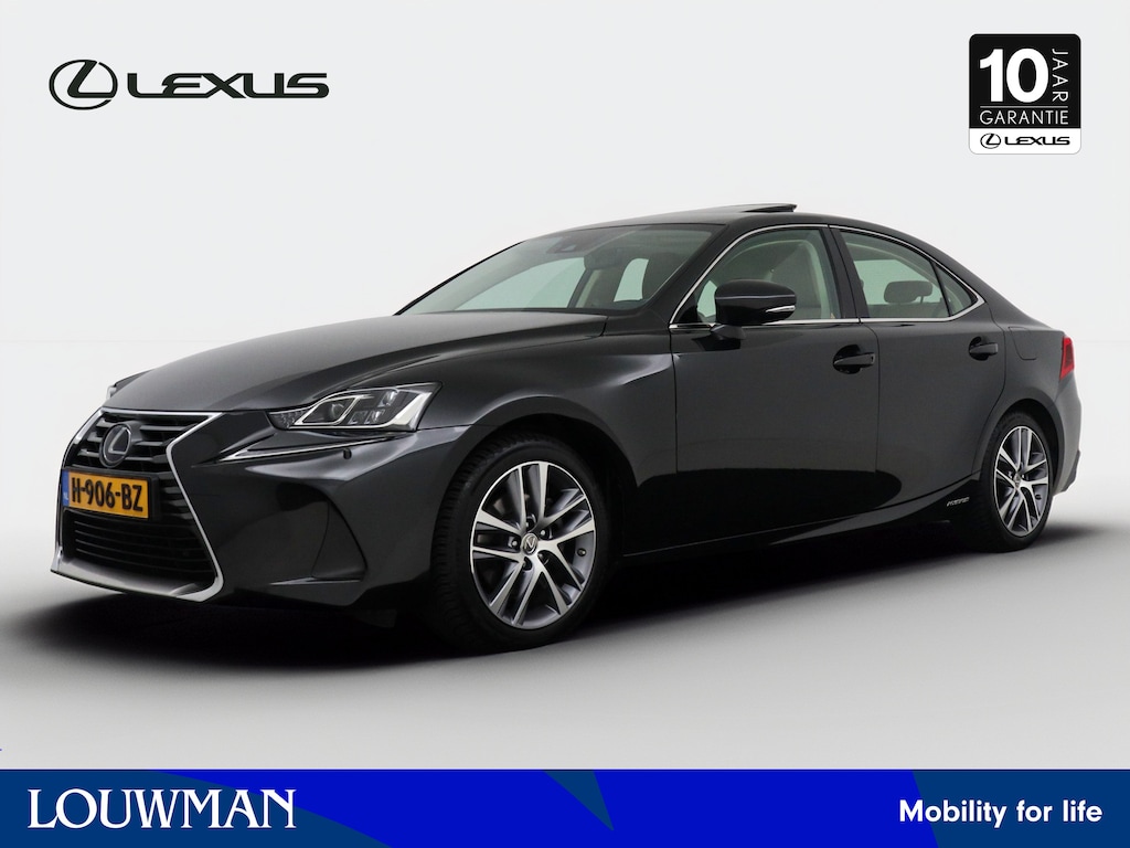Lexus IS 300h Luxury Line | Schuif/Kantel Dak | Lederen bekleding | Stoelverwarming | Elektrisch verstelbare voorstoelen | Navigatie | Cruise Control Adaptive | Achteruitrijcamera | Climate Control |
