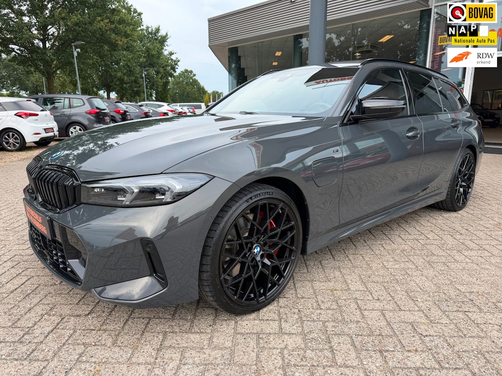 BMW 3-Serie Touring 330e xDrive,Pano, LED, M-Pakket, M3 Stoelen, Virtual dash, elektrische haak, etc