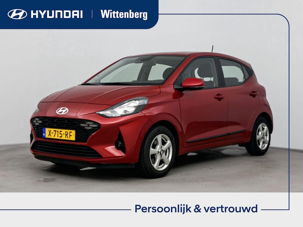 Hyundai i10 1.0 COMFORT SMART | NAVI | APPLE CARPLAY & ANDROID AUTO | CAMERA | CRUISE | 14'' LM VELGEN | STOOTSSTRIPS | FABRIEKSGARANTIE GELDIG T/M 1-2029! |
