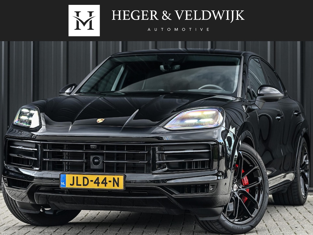 Porsche Cayenne Coupé 3.0 E-Hybrid Black Edition | Sport Chrono | Panoramadak | Bose | HUD | 360 Camera | Stoelventilatie | 18 Wegs Memory | Luchtvering | Soft Close | Ambiance Interieur | Adaptive Cruise | Stuurverwarming | Passagiers Display |