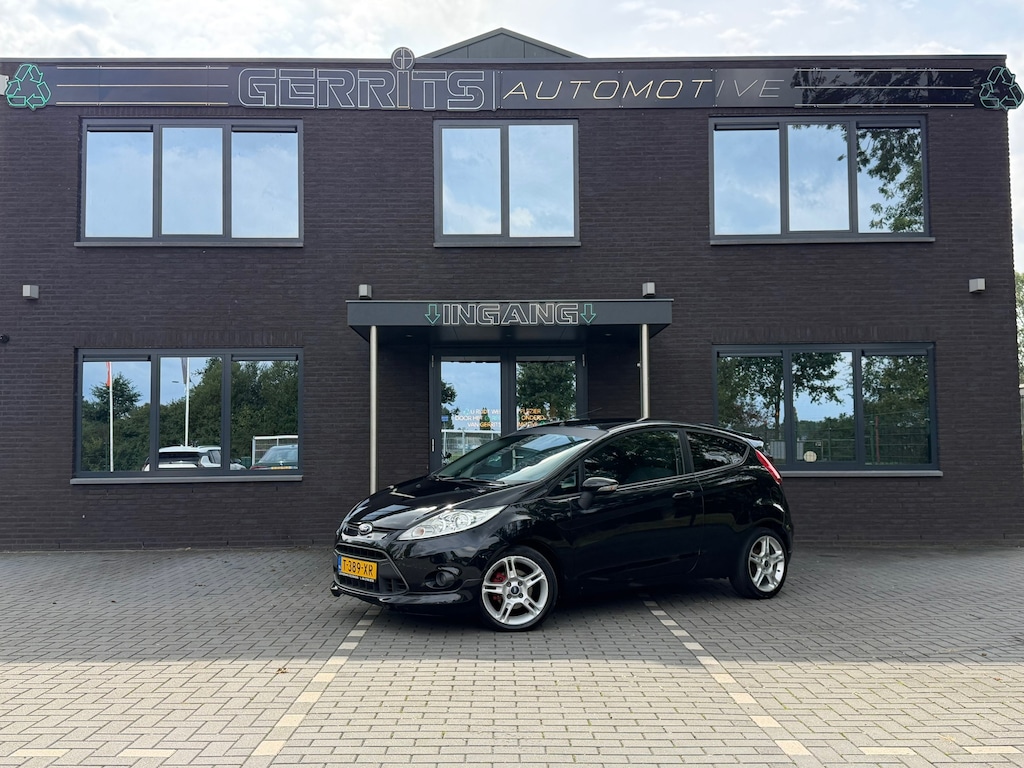 Ford Fiesta 1.4 Trend ST-Line | Airco | Sportieve uitvoering.