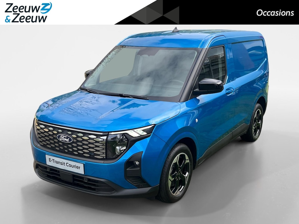 Ford Transit Courier E-Transit Limited 44 kWh 136 pk | DEMO | Adaptive cruise control | Achteruitrij camera | Verdiepte tussenwand | Trekhaak | Navigatie | Direct leverbaar!