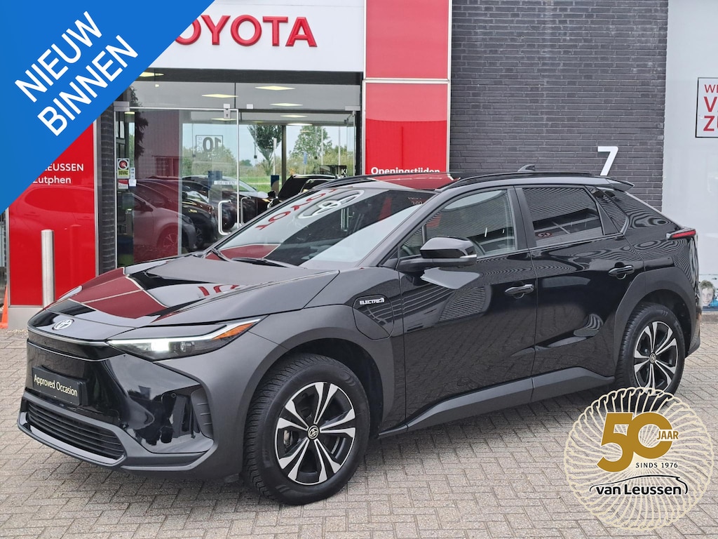 Toyota BZ4X Dynamic 71 kWh WARMTEPOMP STOEL/STUURVERWARMING NAVI AD-CRUISE EL-ACHTERKLEP PARK-SENSOREN 360 CAMERA