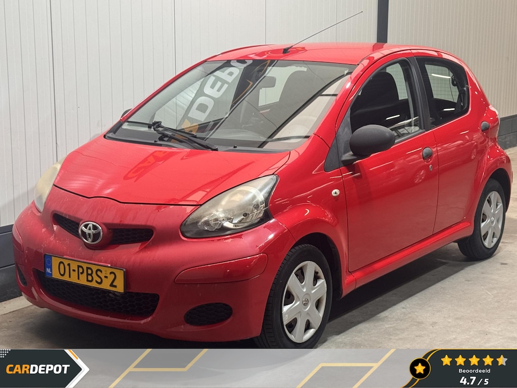 Toyota Aygo 1.0-12V Access Blanke lak laat een beetje los.