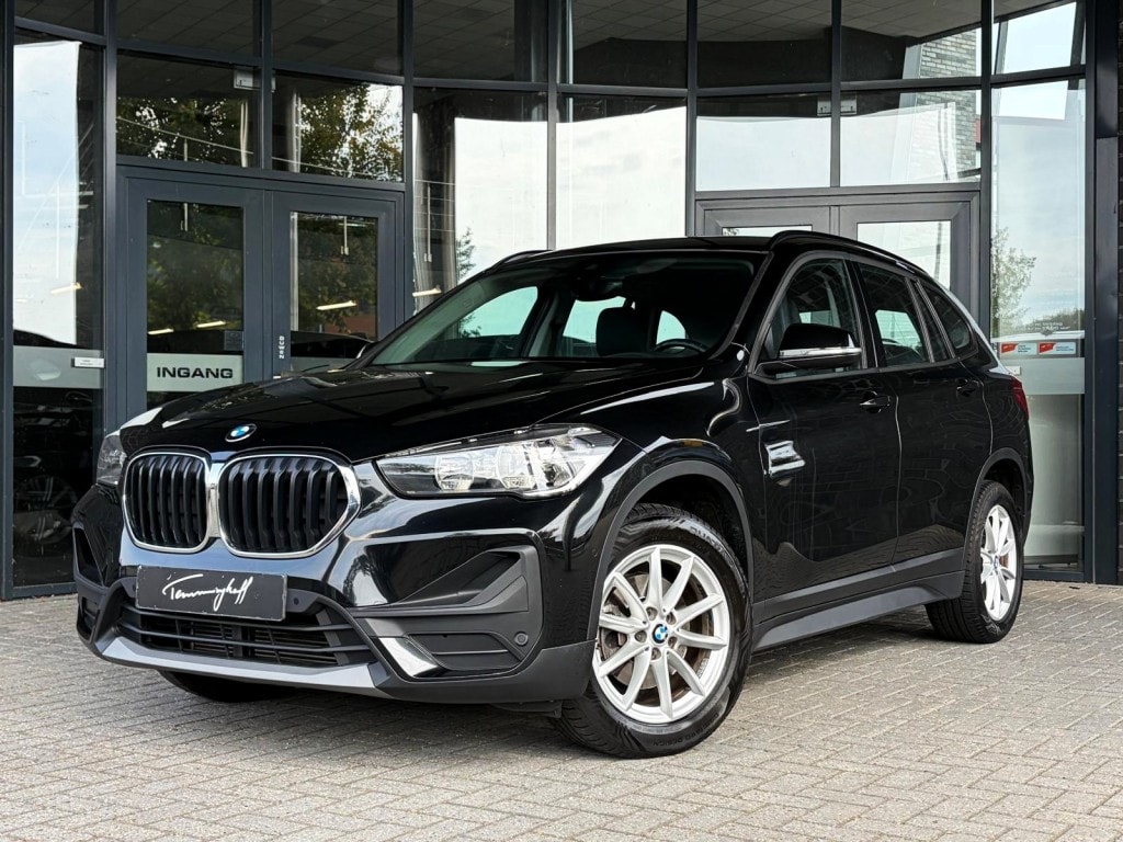 BMW X1 SDRIVE18I - TREKHAAK - SENSATEC - NAVI - LM. ALLSEASON