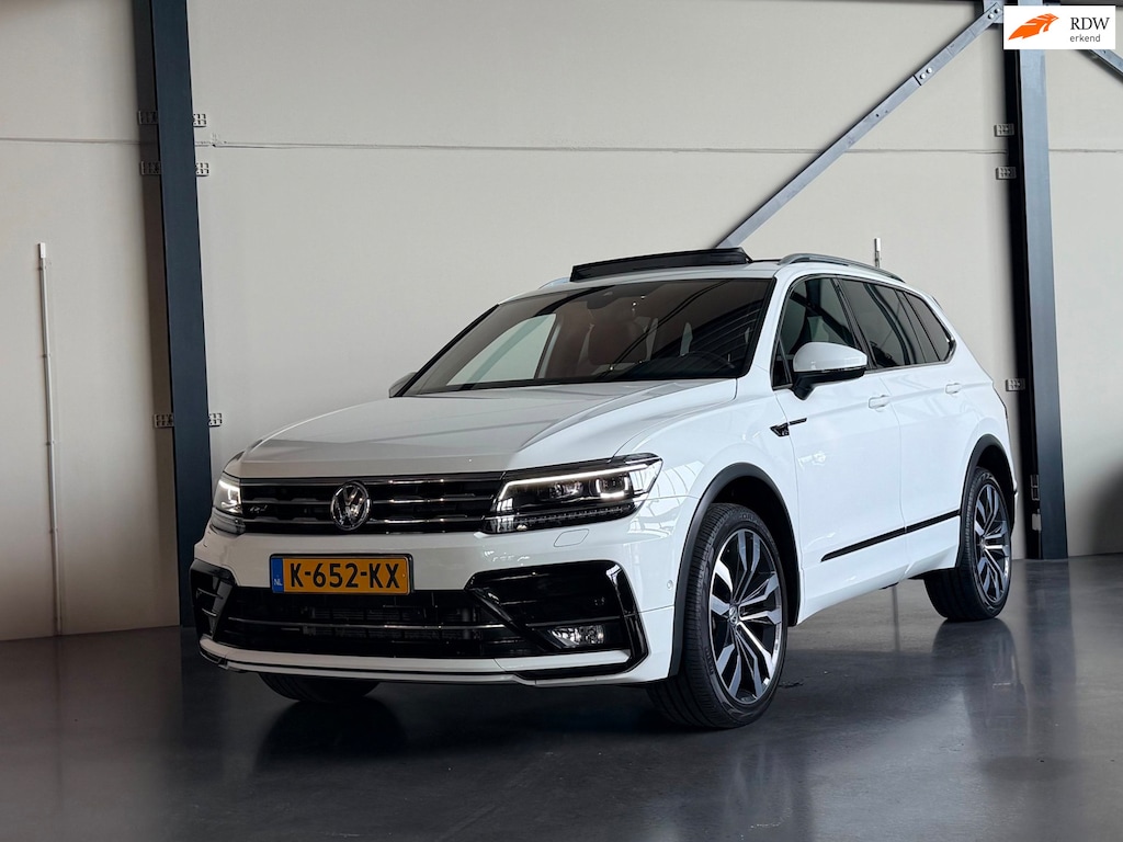 Volkswagen Tiguan Allspace 1.5 TSI R-Line 7pers, Panodak, ACC, Trekhaak, BTW, Leer, 20", Sfeerverlicht, Parkeerhulp, DAB
