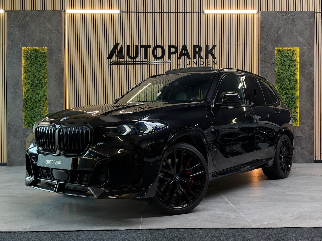BMW X5 XDrive50e M-SPORT|PANO|H&K|SOFTCLOSE|HuD|360 CAMERA|MEMORY|KEYLESS|TREKHAAK|22INCH|489PK|BOMVOL!
