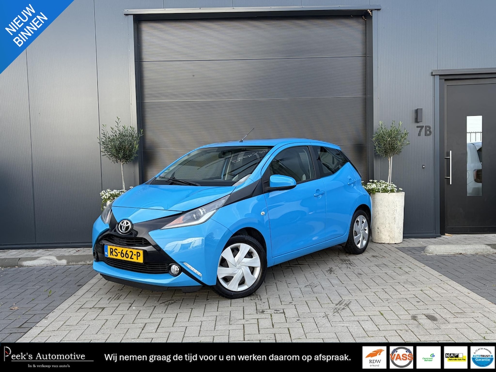 Toyota Aygo 1.0 VVT-i x-play | Automaat | Airco | Apple Carplay | Achteruitrijcamera | Onderhouden | NAP | Mooie auto!!!