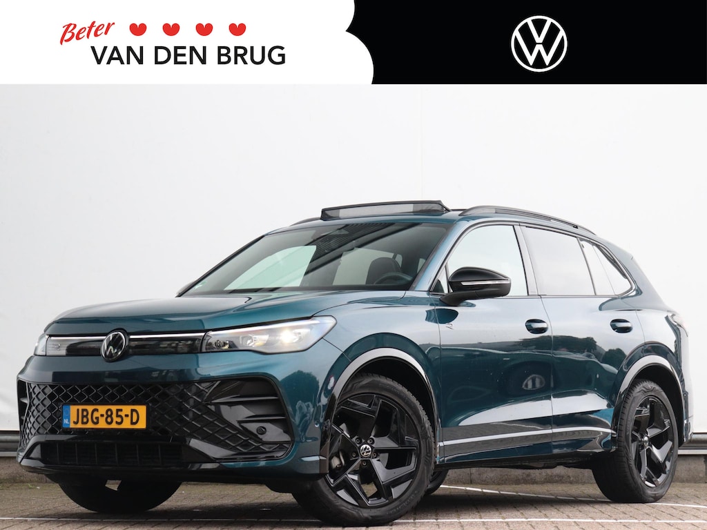 Volkswagen Tiguan 1.5 eTSI R-Line Edition | Schuif/kantel dak | Achteruitrijcamera | Stoel en stuurwiel verwarming | Dodehoekdetectie | Apple carplay / Android auto |