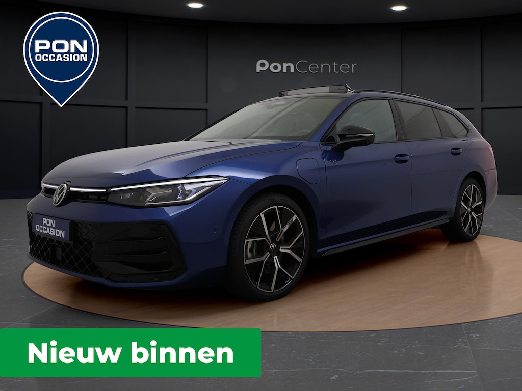 Volkswagen Passat Variant 1.5 eHybrid R-Line 272 PK | Pano Dak | Trekhaak | Head-up Display | 360 Camera | Harman Kardon | Black Style | Side Assist | Elek. Achterklep | Elek. Stoelen | Stuur-/Stoelverwarming V+A | 19'' |