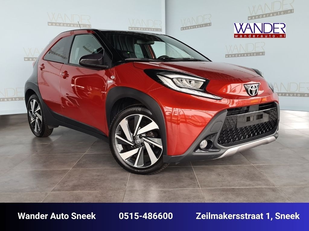 Toyota Aygo X 1.0 VVT-i S-CVT Premium Bi-Tone Leder/Apple Carplay/Android Auto/Draadloze telefoonoplader/Camera//LED/Adaptieve Cruise