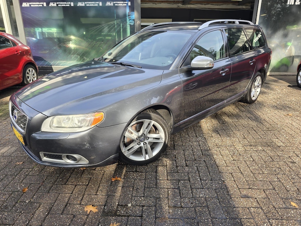 Volvo V70 2.0T R-Edition | 3E EIGENAAR | AUTOMAAT | LEDER | NAVI | XENON | CRUISE | TREKHAAK |