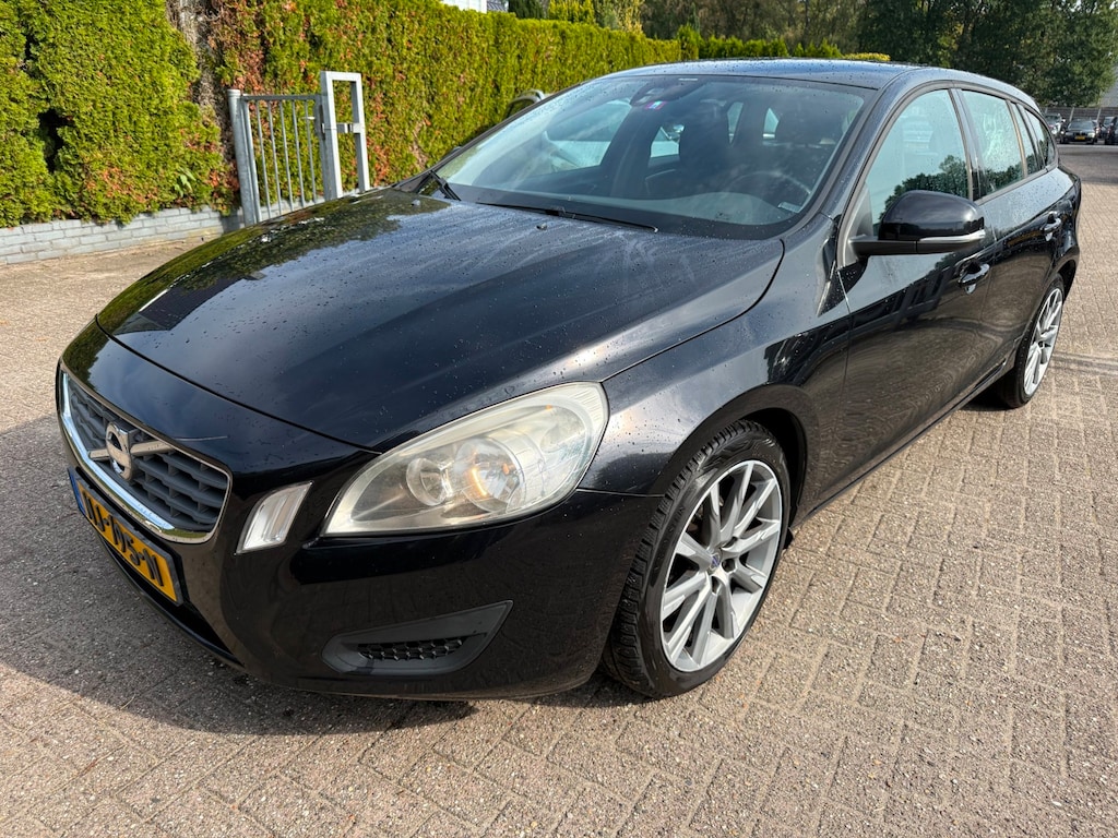 Volvo V60 2.0 D3 Momentum ECC CRUISE NAVI LMV PDC