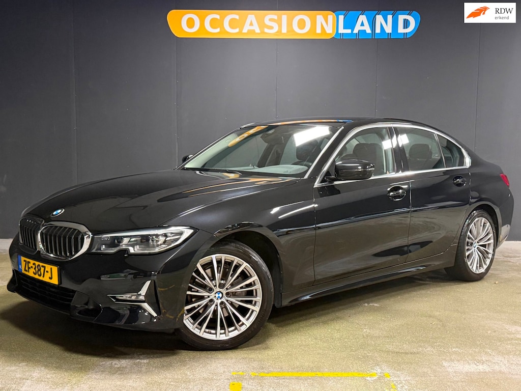 BMW 3-Serie 320i High Executive Edition|LEDER|PDC|CRUISE|STOELV|CAMERA|CARPLAY|NAVI|SFEER|18INCH|