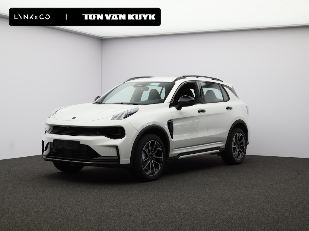 Lynk & Co 01 1.5 Core VOORRAADACTIE! € 43145.- VOOR € 36490,-  + GRATIS TREKHAAK!