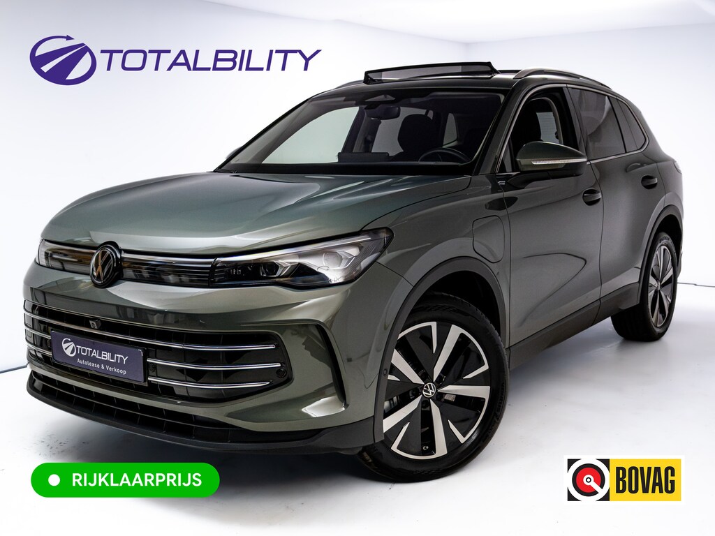 Volkswagen Tiguan 1.5 eHybrid Elegance | Elec. trekhaak | HUD | Pano dak | Stoel- stuur- & achterbankverw. | IQ Led | Adap. Cruise | Massagestoelen, Sfeerverlichting, Navigatie, App. connect, Spraakbediening, 19"LMV, Cipressino Green Metallic