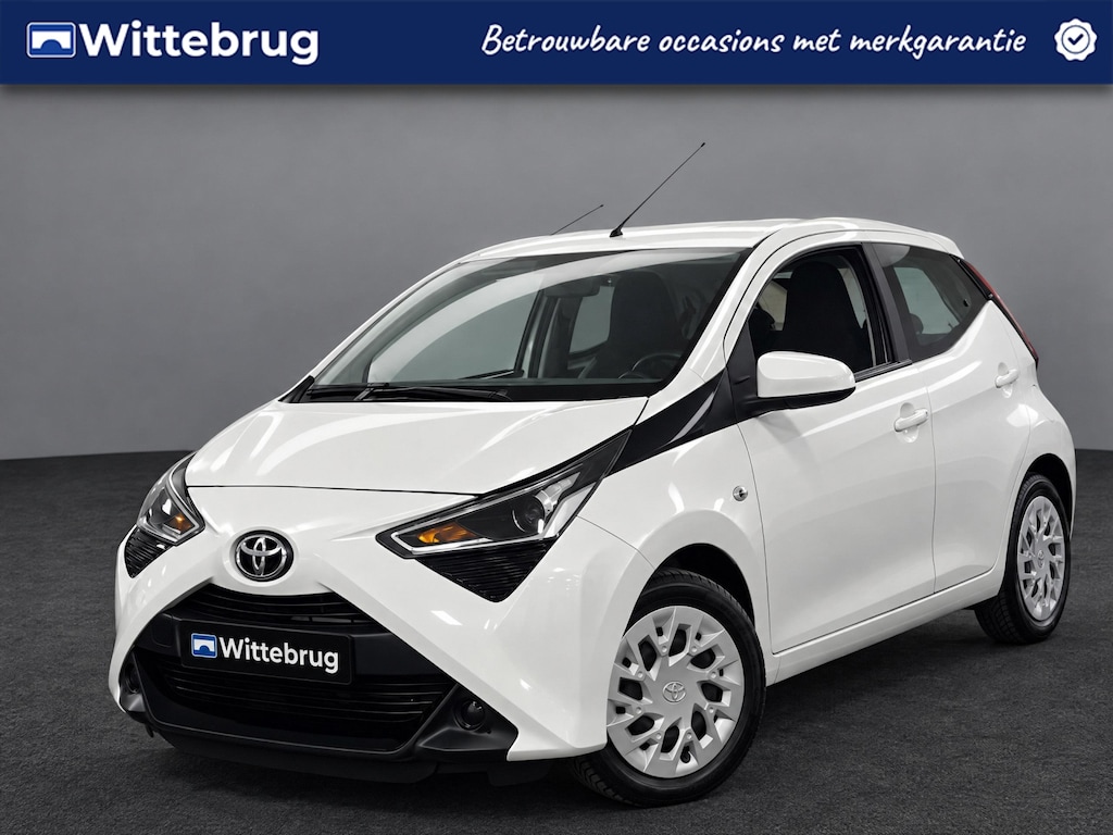 Toyota Aygo 1.0 VVT-i x-play Camera | Apple Carplay | Airco | Elektrische ramen |