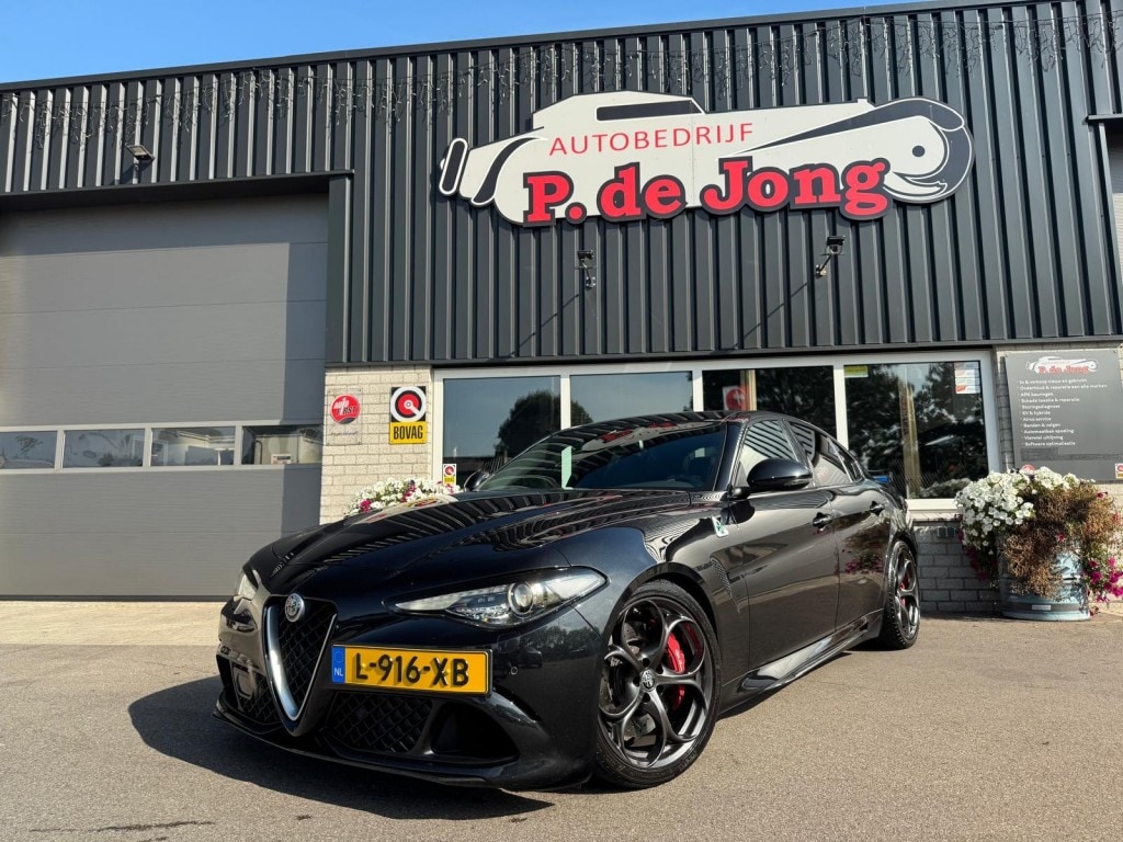 Alfa Romeo Giulia 2.9 V6 QUADRIFOGLIO Carbon pakket Sparco kuipstoelen Carplay Perfect onderhouden!